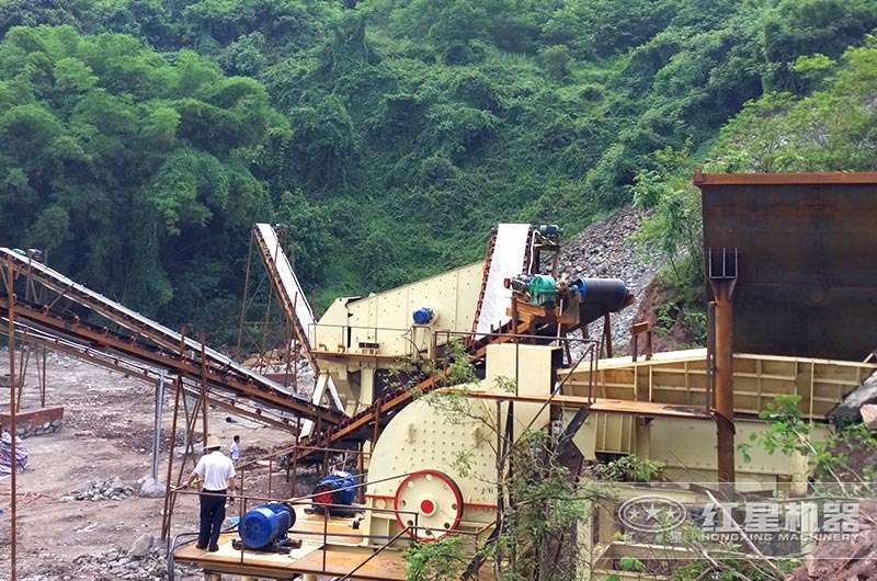 單臺(tái)錘式破碎機(jī)制砂現(xiàn)場(chǎng)