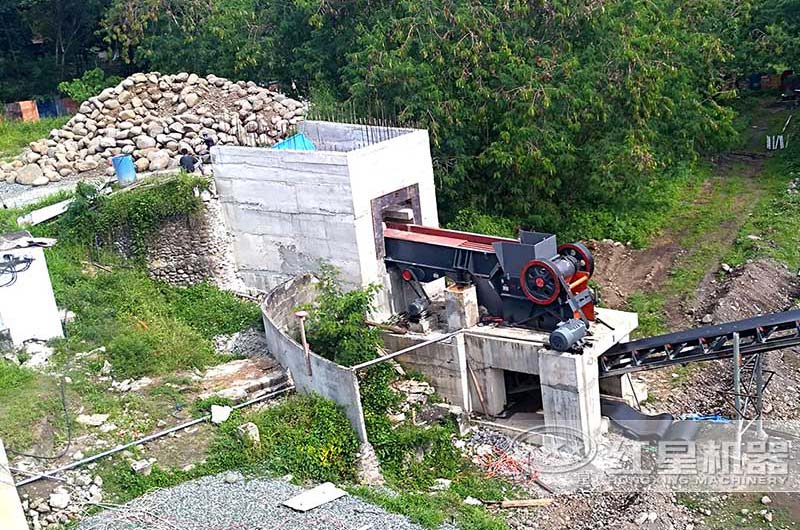 石頭破碎機(jī)現(xiàn)場(chǎng)