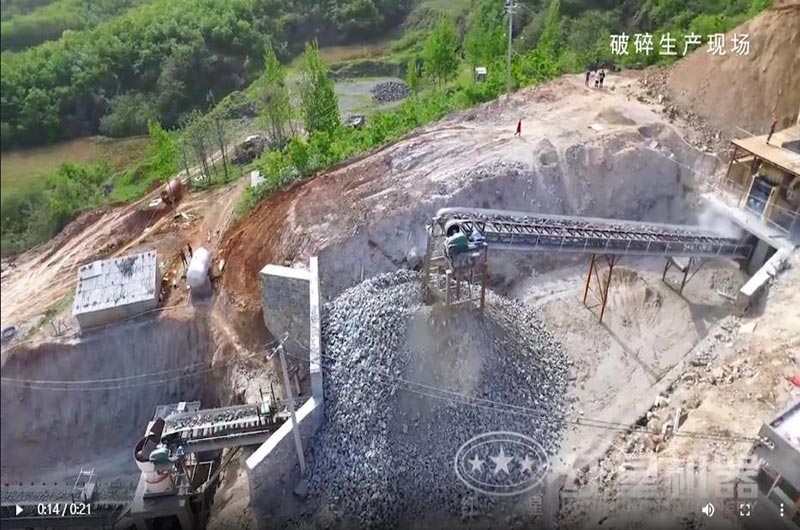 大型石料加工廠必備中轉(zhuǎn)料倉(cāng)