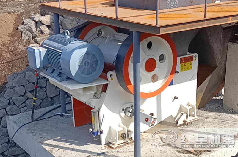 HDX德版連體顎式破碎機現(xiàn)場實拍