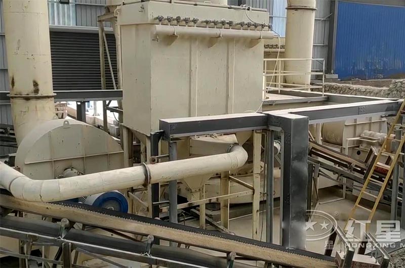 HGM環(huán)保超細(xì)磨粉機(jī)現(xiàn)場