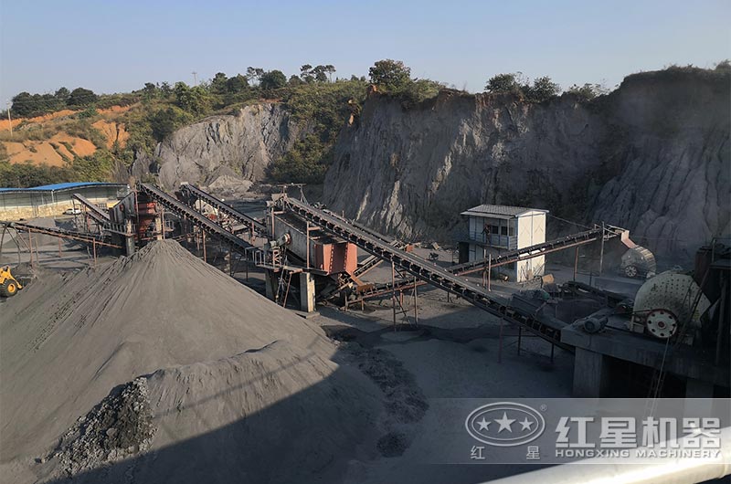 錘式破碎機(jī)現(xiàn)場(chǎng)實(shí)拍