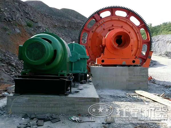 爐渣球磨機(jī)現(xiàn)場(chǎng)1