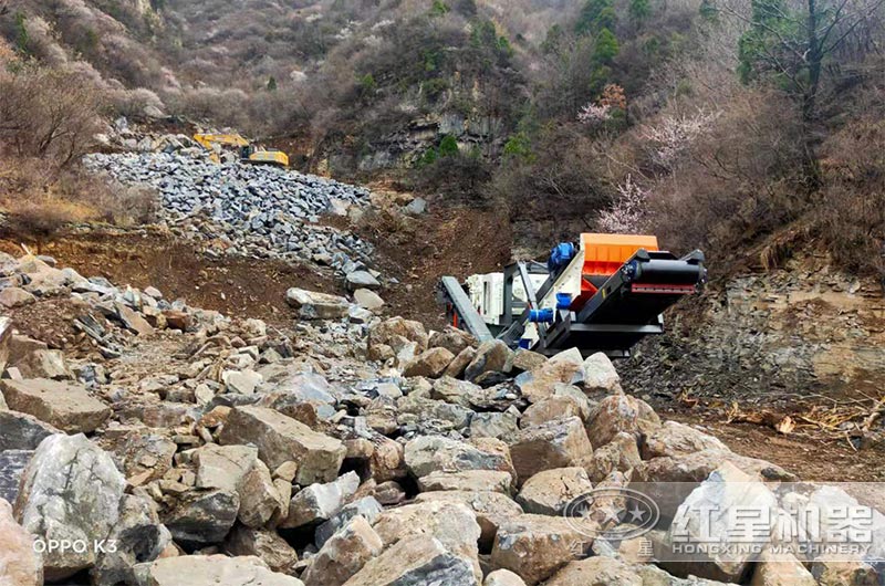 一小時(shí)300噸花崗巖制砂，移動(dòng)破碎站選什么制砂機(jī)用