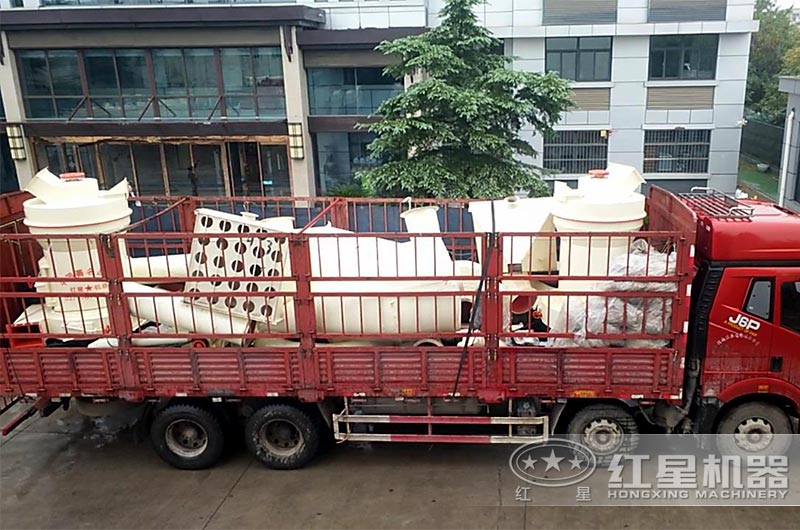 紅星機器廠家生產(chǎn)的磨粉設備發(fā)貨