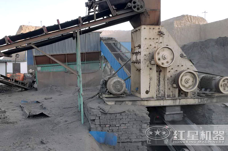 雙級粉碎機現(xiàn)場