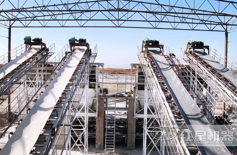 帶式輸送機(jī)現(xiàn)場(chǎng)圖