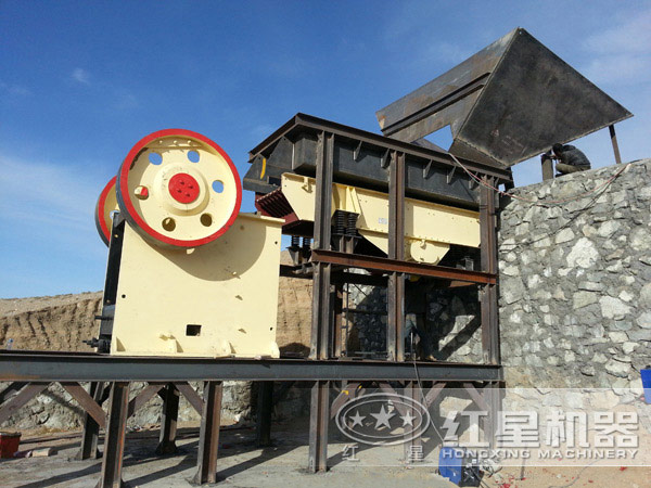 顎式破碎機(jī)現(xiàn)場