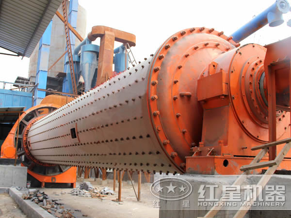 球磨機現(xiàn)場圖