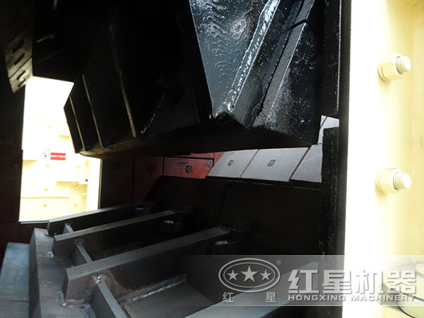 反擊式破碎機(jī)內(nèi)部設(shè)計(jì)